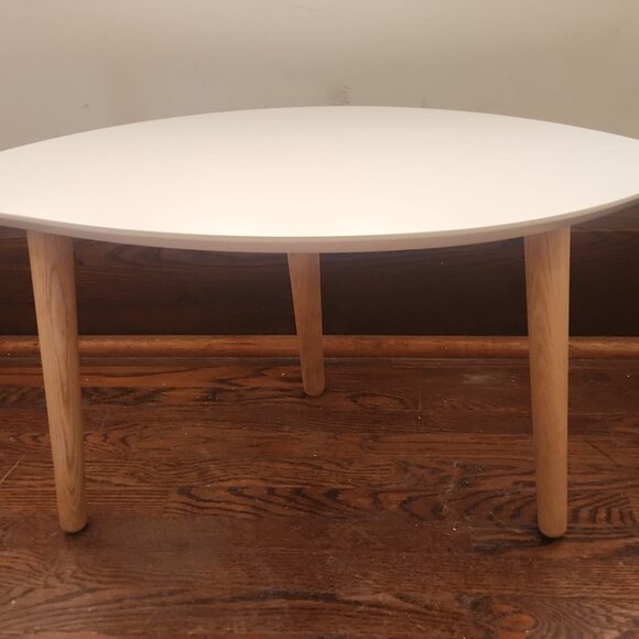 A Pair (x2): 3-Legged Coffee or Side Tables - Picture 2 of 12